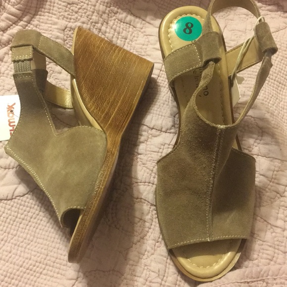 NWT taupe wedge sandals - Picture 2 of 6